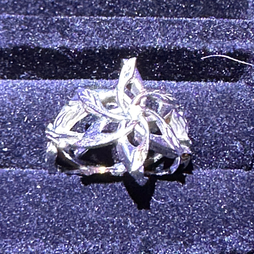 Elegant Silver Floral Ring